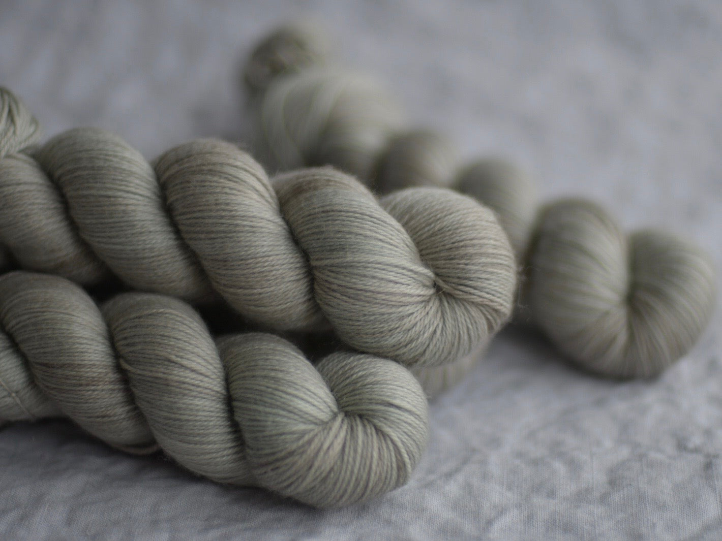 Caillou. Fingering 80% Merino 20% Nylon – Air de Lune